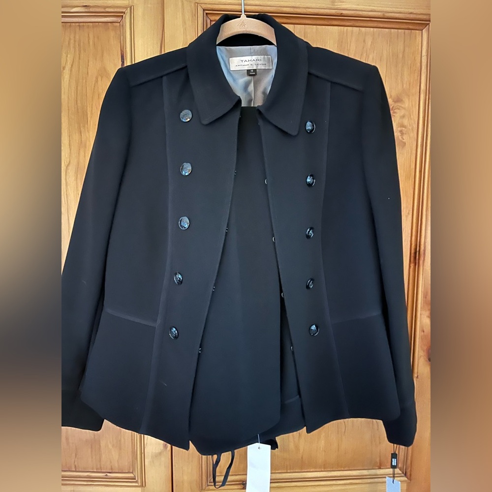 Tahari Black pant suits 2 piece business suit and pants